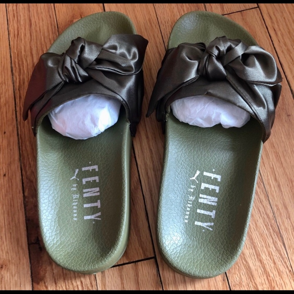 SOLD!!  Fenty Bow Slide!! 😱😱 Beautiful slides❤️ - Picture 4 of 6